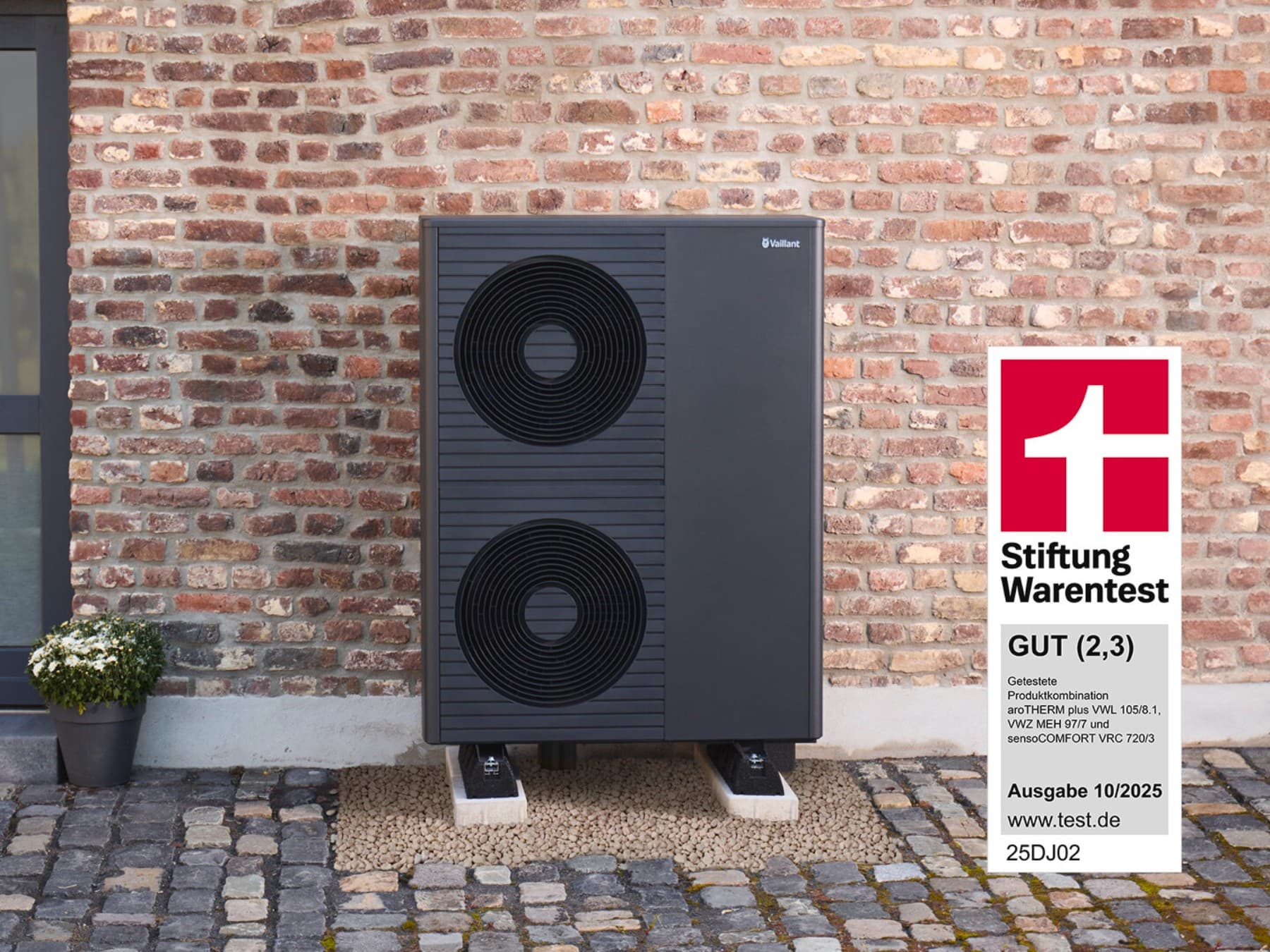 Außeneinheit der Vaillant Luft-Wasser-Wärmepumpe in Anthrazit