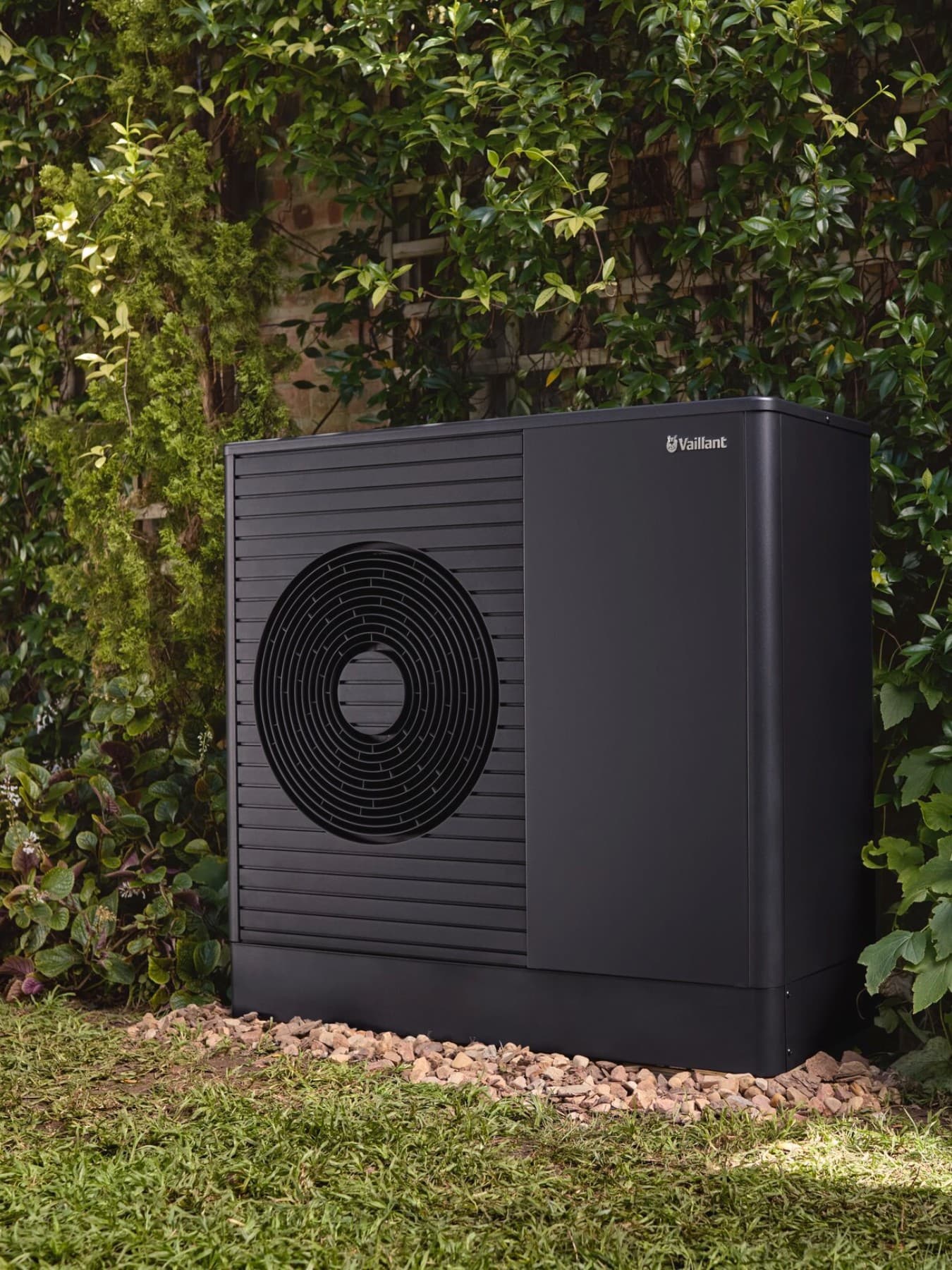 Vaillant Wärmepumpe im Garten