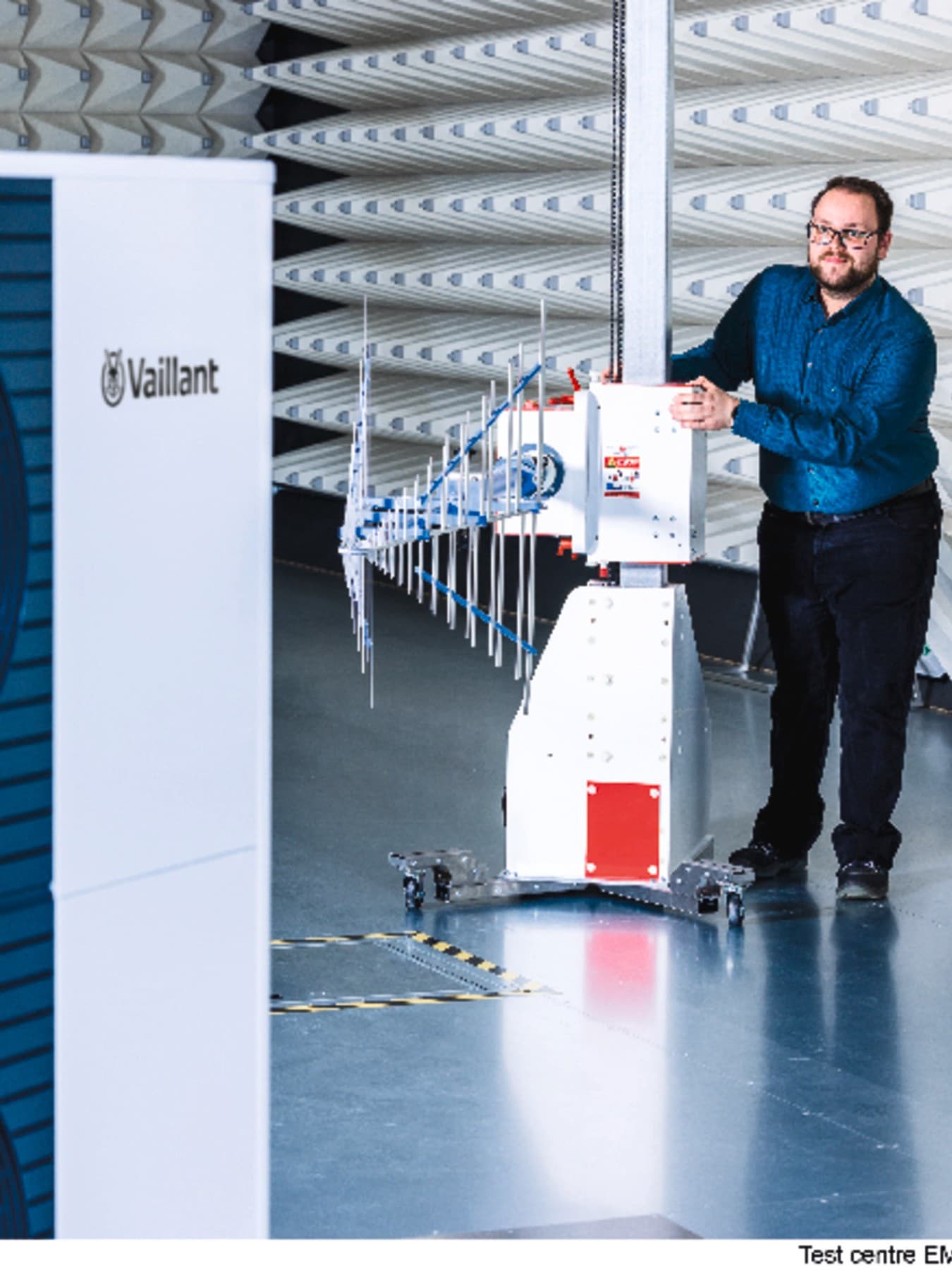 Eine Vaillant Wärmepumpe in einer Lautstärke-Testumgebung