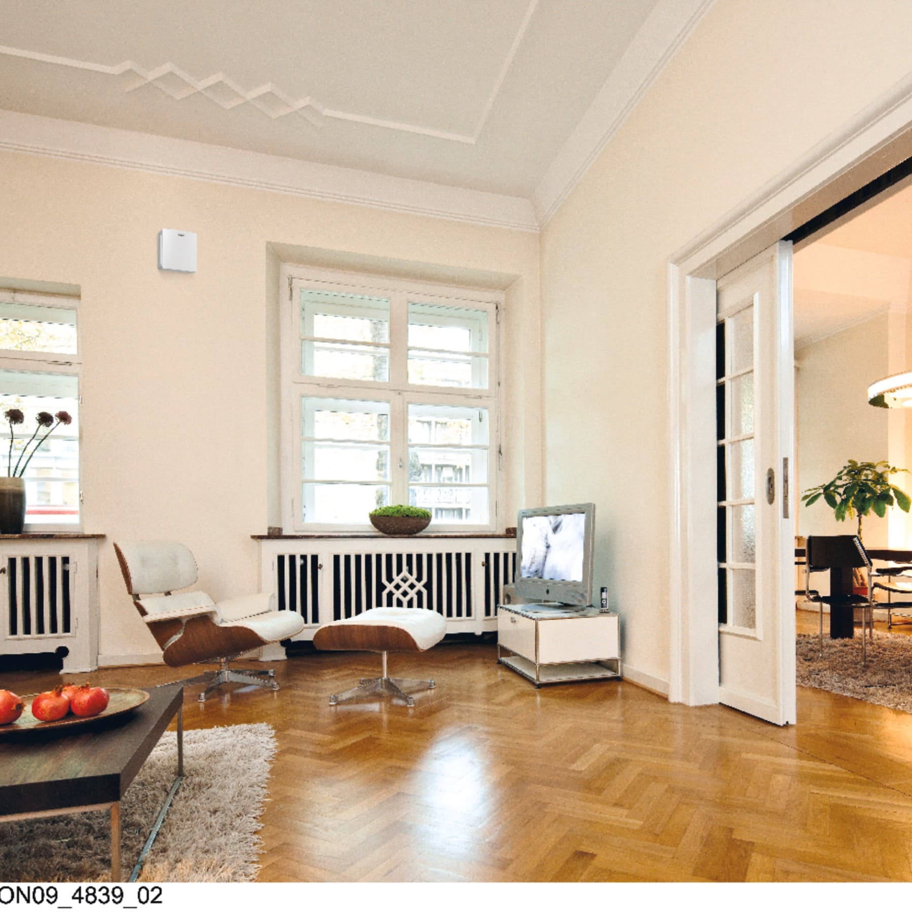 Eine Vaillant Lüftungsanlage in einem offenen Wohnbereich.